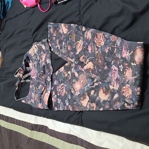 Lululemon wunder under leggings (sz 4) and bra (sz 2) set.